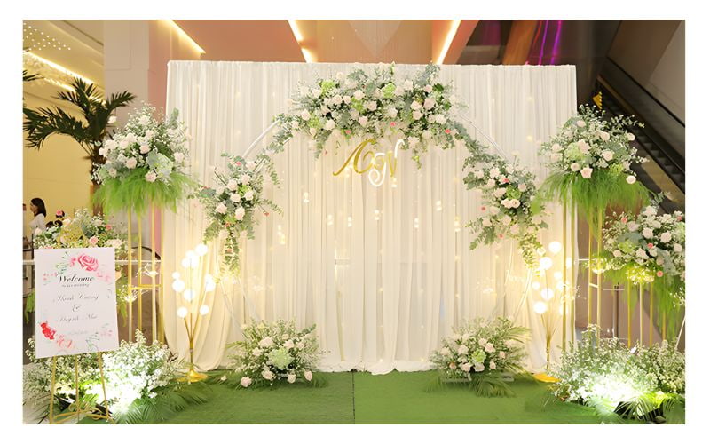 Background cưới bằng hoa tươi